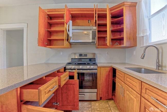 Building Photo - 1218 York St