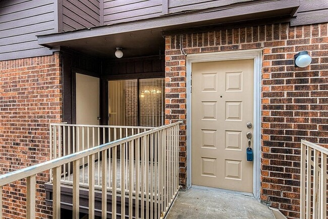 Building Photo - 3130 Walnut Bend Ln