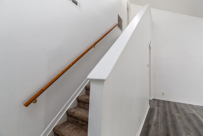 Building Photo - 801 Burcale Rd