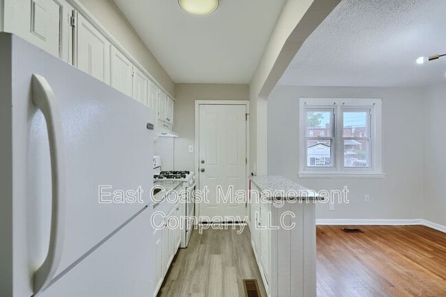 Building Photo - 1535 Chilworth Ave