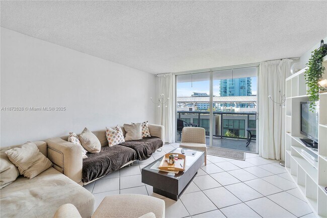 Building Photo - 6039 Collins Ave