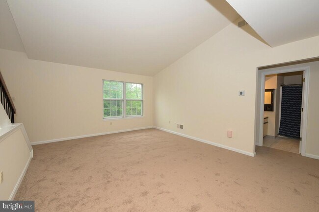 Building Photo - 208 Kelly Ct