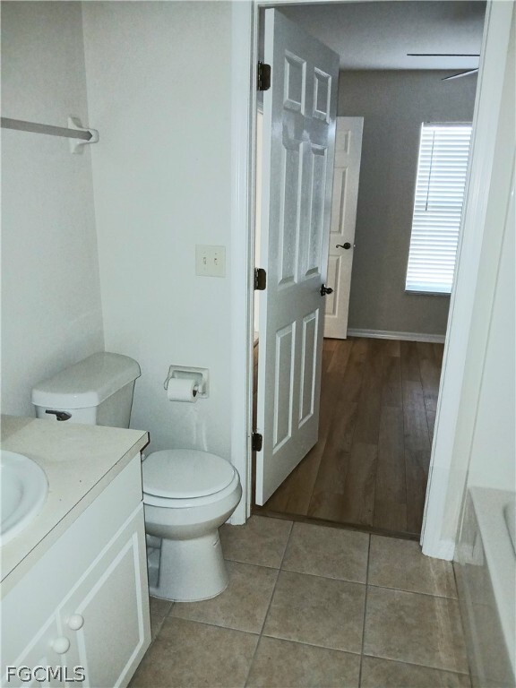 Building Photo - 1012 SW 35th Terrace