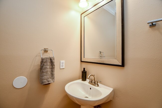 Building Photo - 11707 Turtle Lake Dr