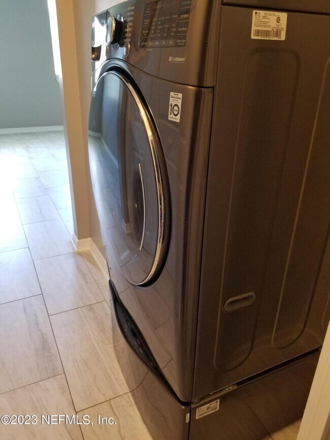 Building Photo - 1530 El Prado Rd