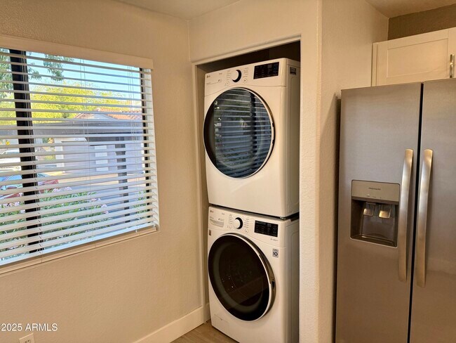 Building Photo - 9555 E Raintree Dr