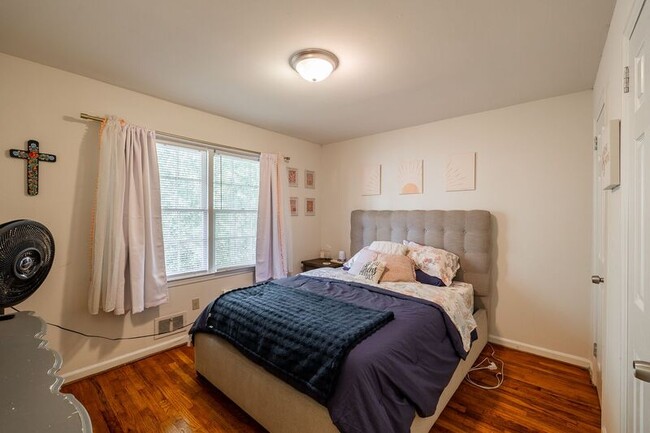 Building Photo - 2019 S Lumpkin St