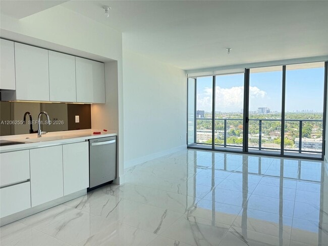 Building Photo - 1170 Hallandale Ave