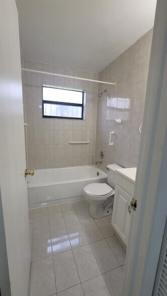 Building Photo - 6882 NW 173rd Dr