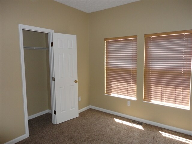 Building Photo - 9748 Olde Park Dr