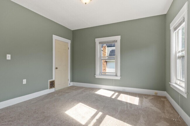 Building Photo - 155 Pond St
