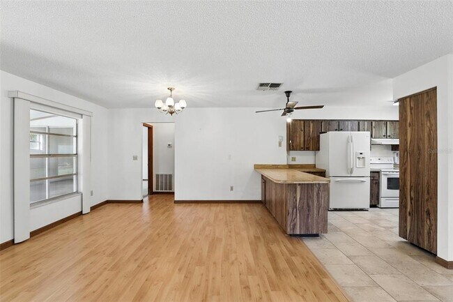 Building Photo - 2343 Greenacre Rd