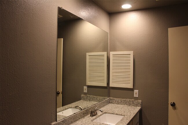 Building Photo - 14343 Whitecross Dr