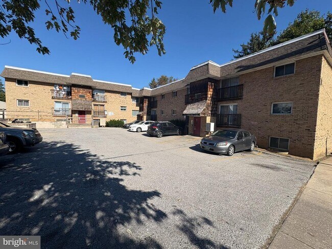 Building Photo - 403 N Newberry St