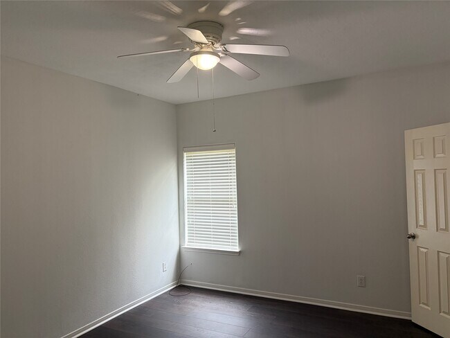Building Photo - 410 Sunwood Glen Ln