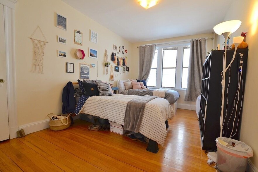 1st bedroom - 7 Lothian Rd