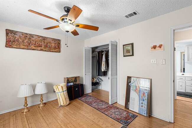 Building Photo - 8301 Greenslope Dr