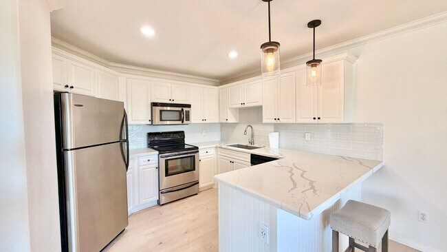 Building Photo - Beautifully Remodeled and Updated Upstairs Condo Unit in the Private & Gated Vista Way Village Co...