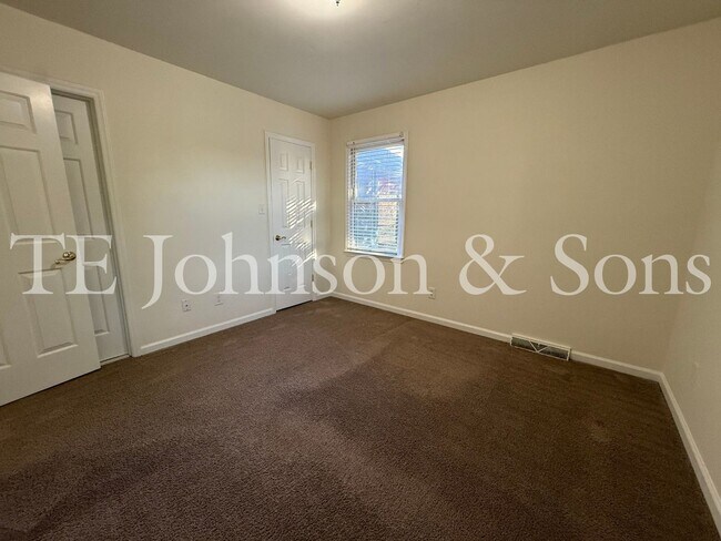 Building Photo - Charming 3-Bedroom Home with Rocking Chair Porch and Screened Back Patio