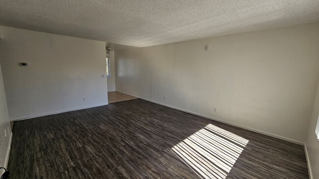 Building Photo - 1622 N Beverly Ave