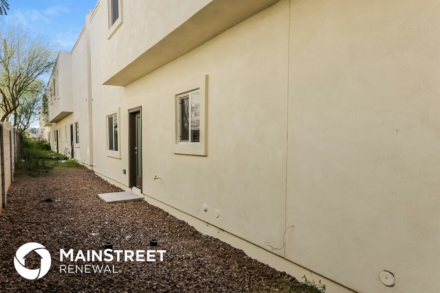 Building Photo - 2000 N 36th St