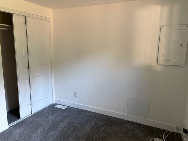 Building Photo - Spacious 3-Bed + Flex Room on Private Fenced 2 Acres, Huge Shop