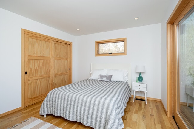 Building Photo - 22 St Mary's Rd