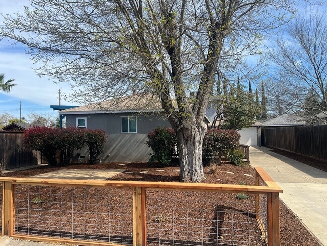 Building Photo - GORGEOUS REMODELED 3 BEDROOM HOME IN TAHOE PARK!!