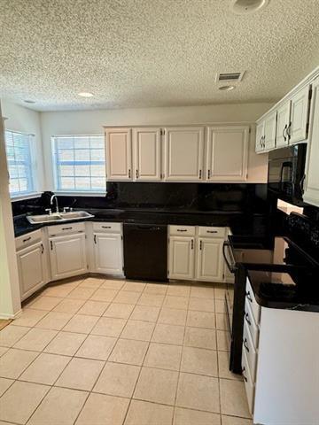 Building Photo - 646 Autumn Oaks Dr