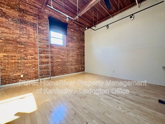 Building Photo - 222 Bolivar St