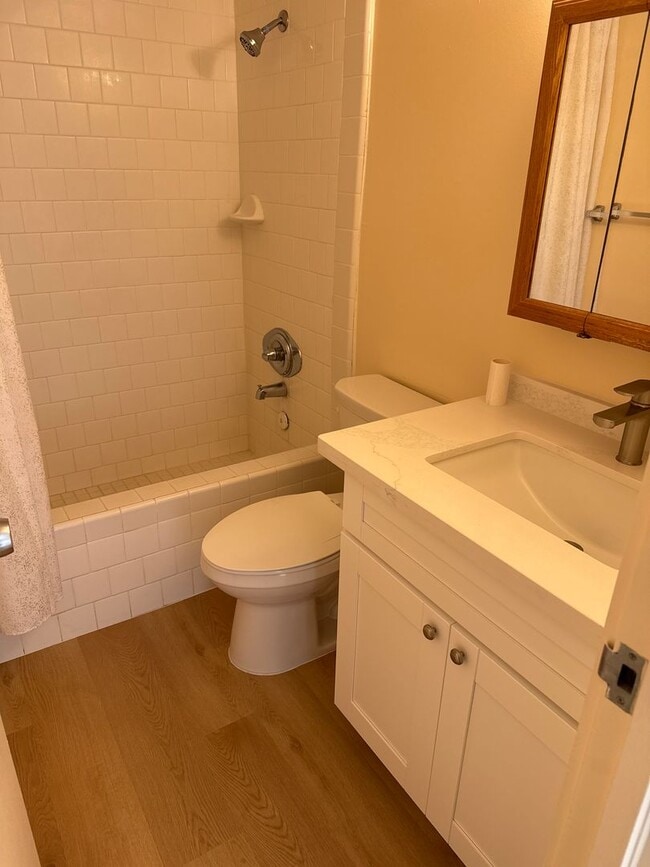 Building Photo - Two bedroom Kahala Towers