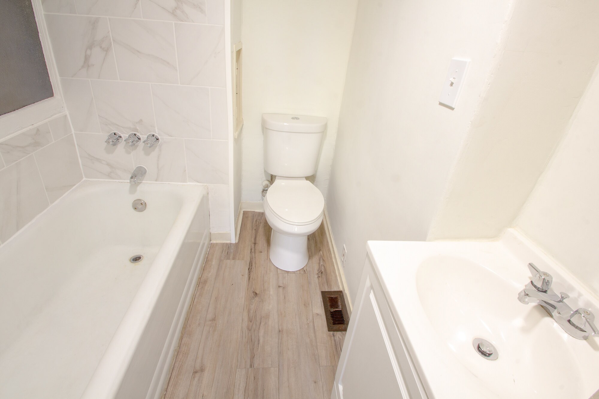 Building Photo - 319 Franklin Ave