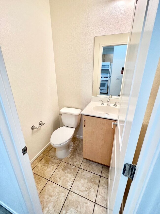 Building Photo - 3bd 3bth Gated