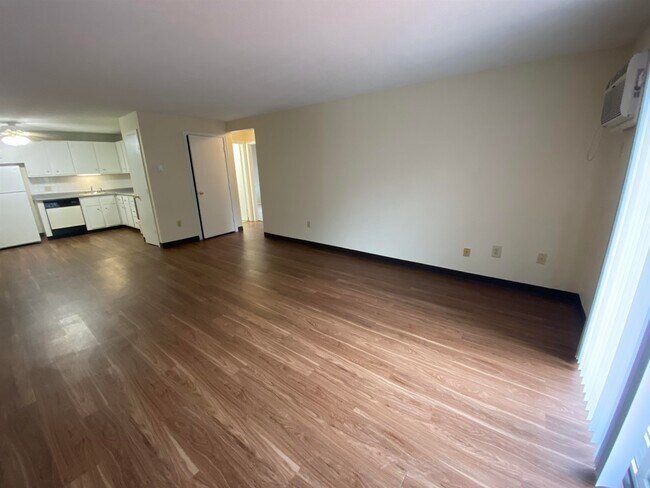 Building Photo - 99 Powers St