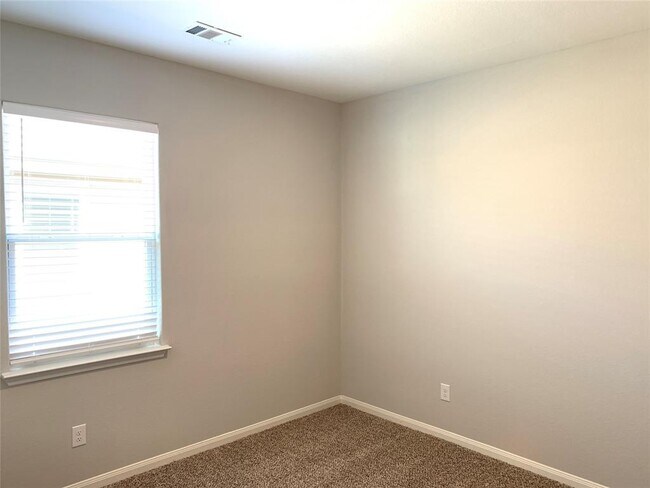 Building Photo - 112 Declaration Ln