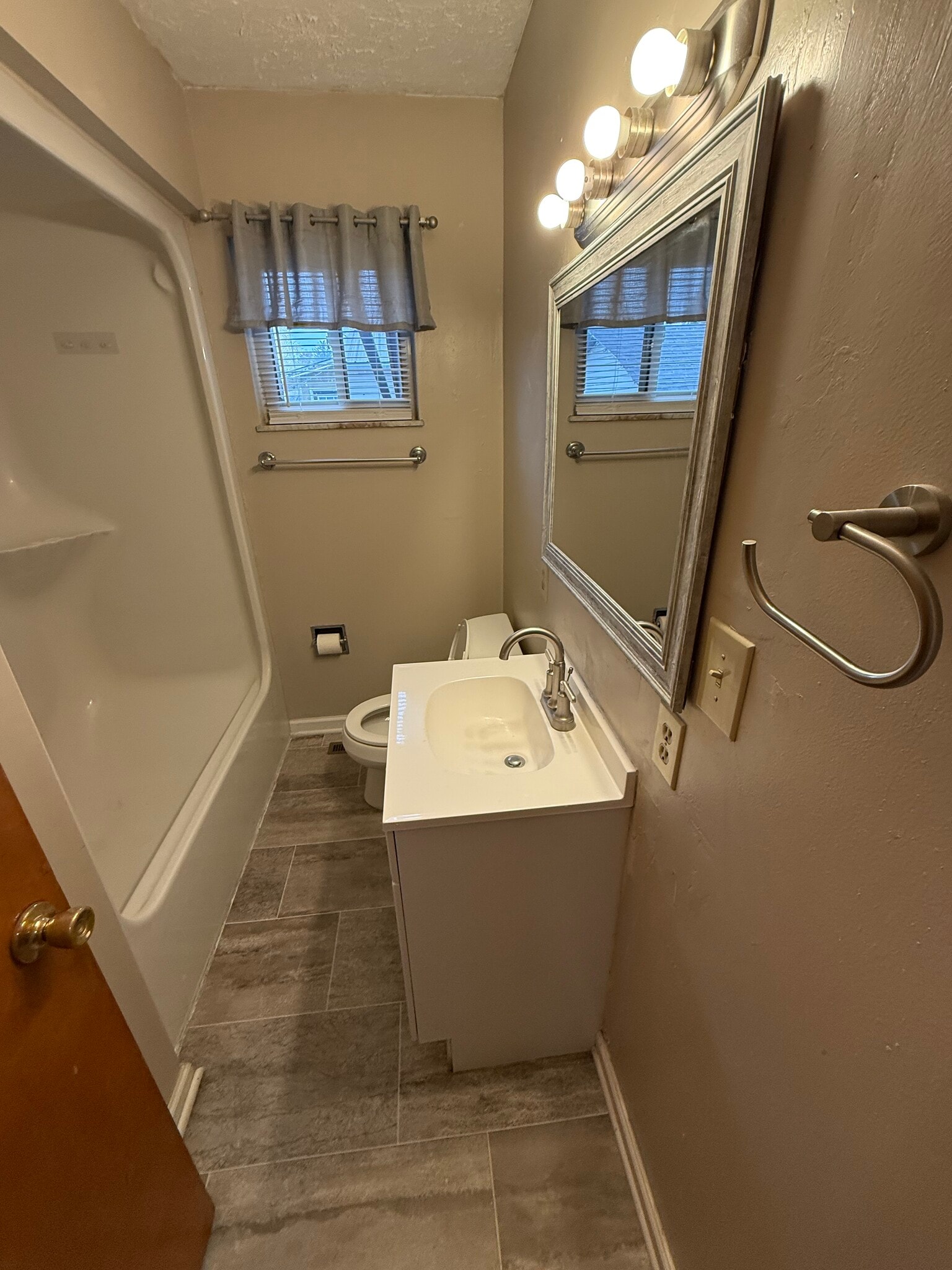 Building Photo - 906 19th St