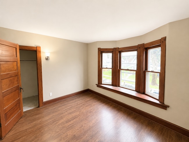 Building Photo - 221 Knower St