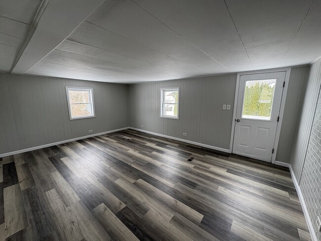 Building Photo - 401 1st St