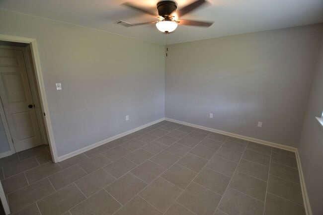 Building Photo - Must See!  Newly remodeled, 3 bdroom, 1.5 bath home in Mayfair North Subdivision