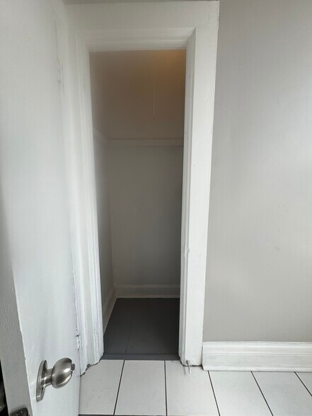 Building Photo - 3353 S Emerald Ave