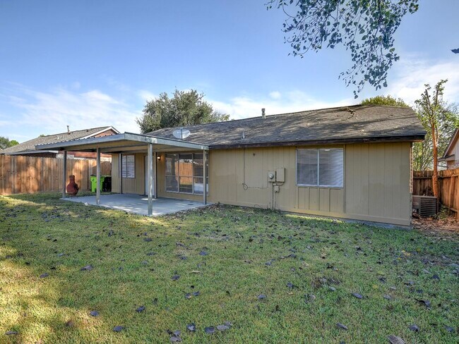 Building Photo - 1934 Feather Ridge Dr