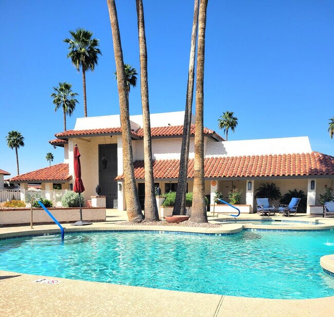 Building Photo - 5770 N Scottsdale Rd