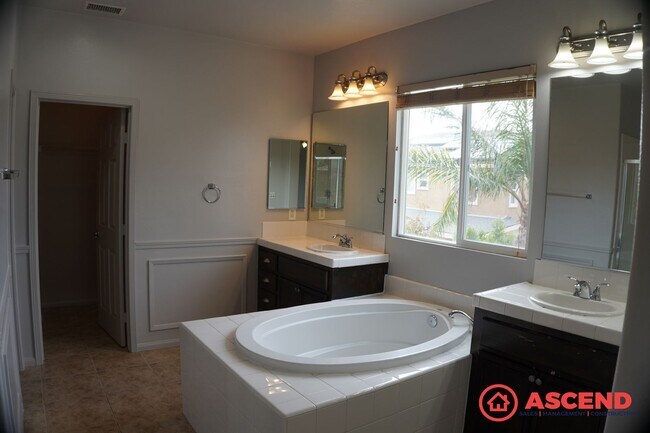 Building Photo - 9901 Riata Ln