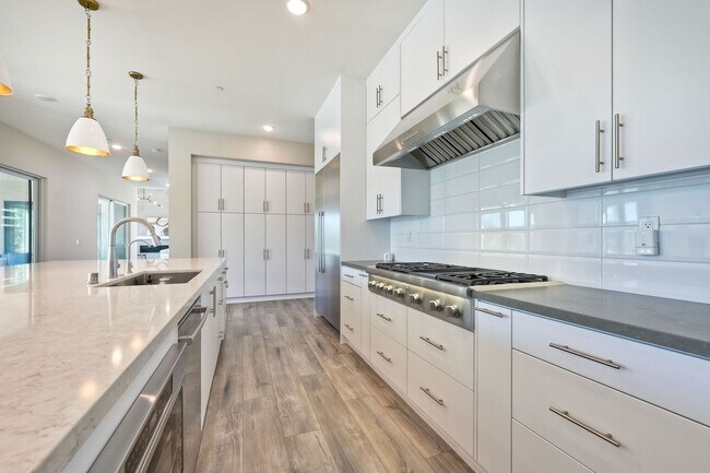 Building Photo - 13710 Goldenpine Trl