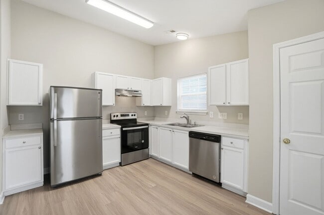 Building Photo - 3 bedroom single family home!