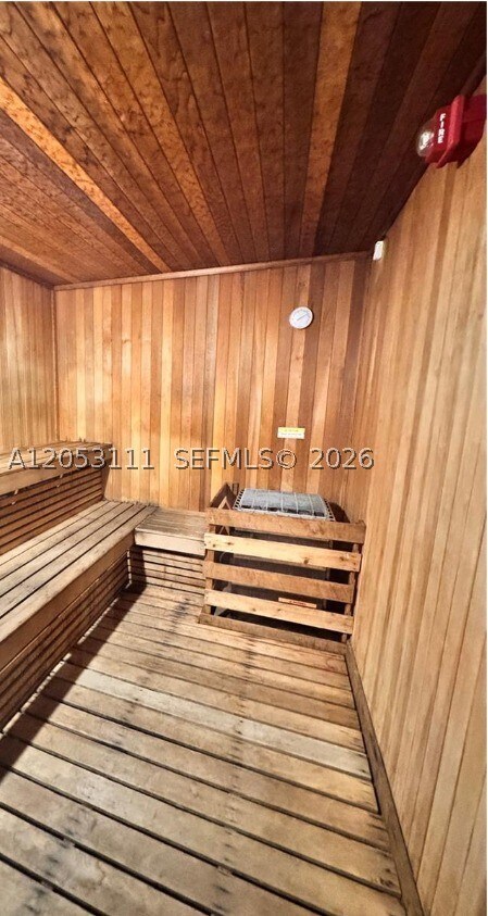 Building Photo - 2681 N Flamingo Rd