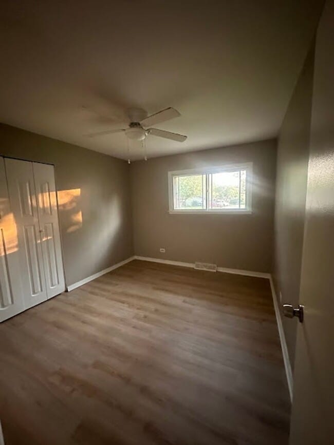 Building Photo - Spacious 3 bedroom 2 bathroom ranch.