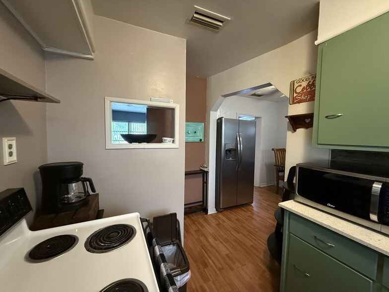 Kitchen to Dinette - 4128 12th Ave N