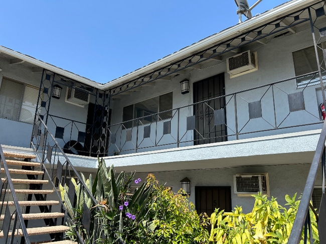 Building Photo - 224 W Palm Ave