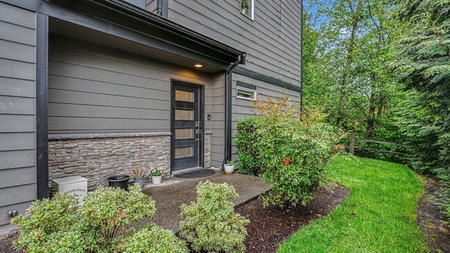Building Photo - Modern Corner Townhome with Split AC & 2-Car Garage Near Alderwood Mall